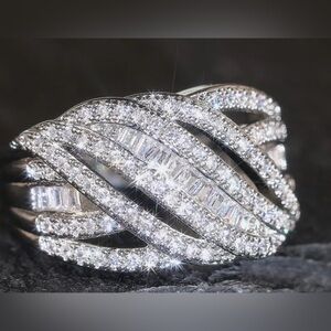 Elegant Silver & Cubic Zirconia Ring